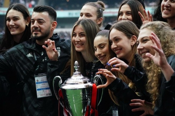 Beşiktaş geriden geldi kazandı! Galatasaray zirvede ağır yara aldı…